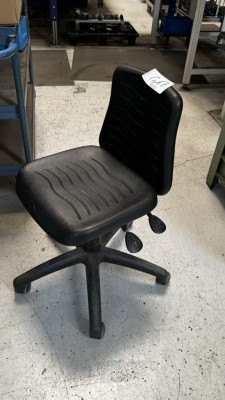 1 Arbeitsdrehstuhl